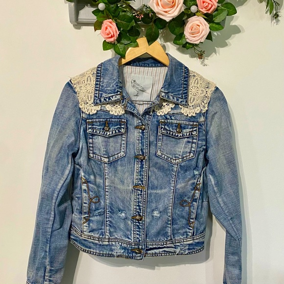 The Buckle Exclusive & Retired Distressed Denim Jacket Woman’s Large - Picture 1 of 5